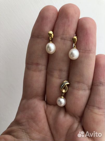 Золотые серьги и кулон с жемчугом и фианитами