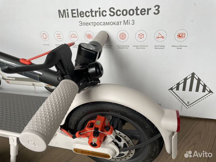 Электросамокат Xiaomi Mi Electric Scooter 3