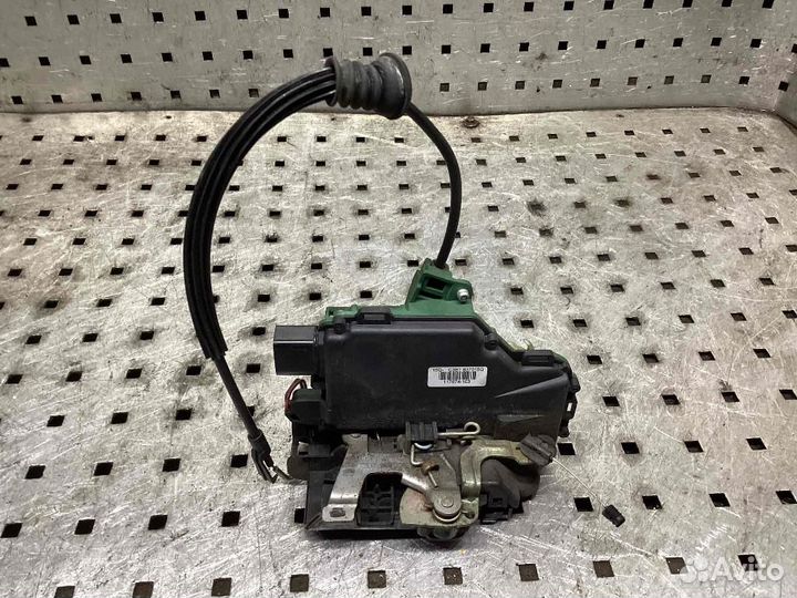 Замок двери передней левой Volkswagen Golf