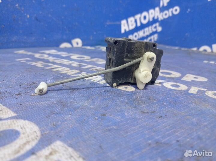 Моторчик заслонок отопителя Audi A8 седан ABZ 1996