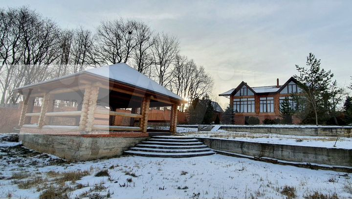 Дом 507,5 м² на участке 22,1 сот.