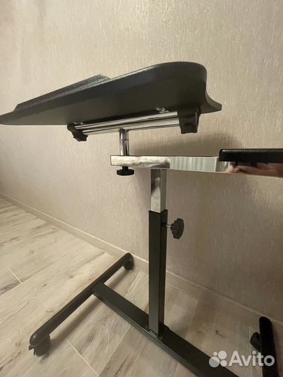 Стол для ноутбука Vannesa, регулируемый