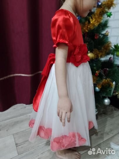 Платье праздничное