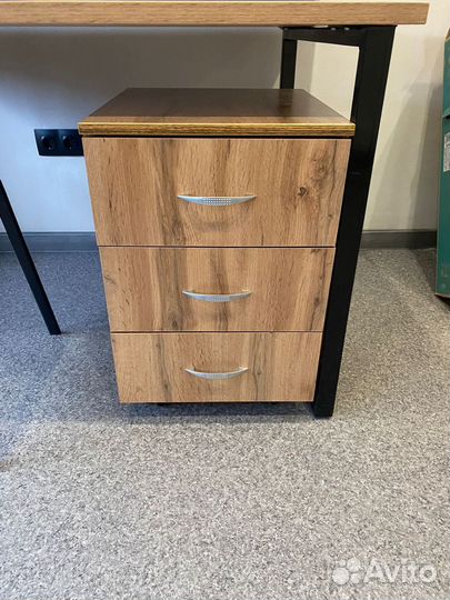 Мебель для офиса диван стол тумба стул вешалка