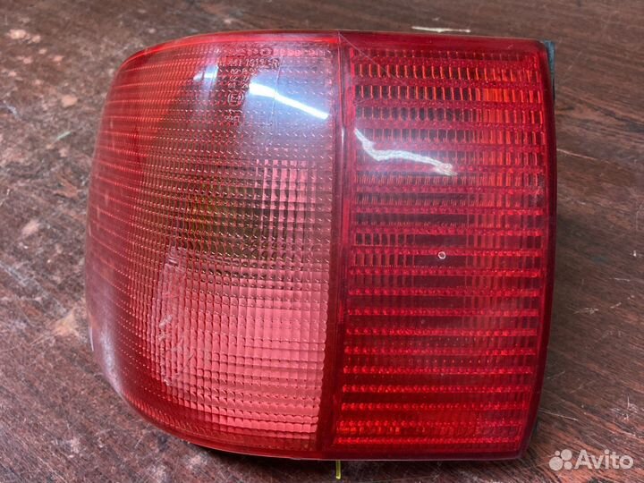 Задний левый фонарь ауди 80 б4