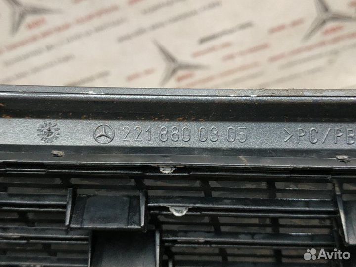 Решетка капота левая Mercedes S-Class W221