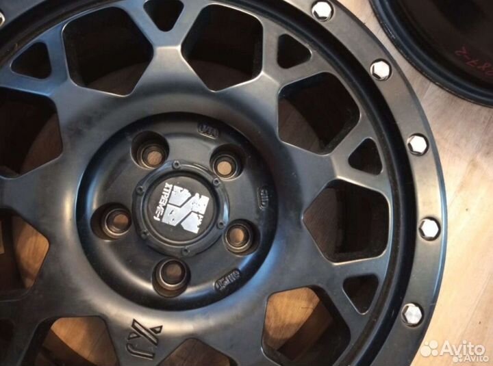 Продам комплект литых дисков Xtreme-XJ на ниву
