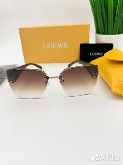 Солнцезащитные очки женские Loewe