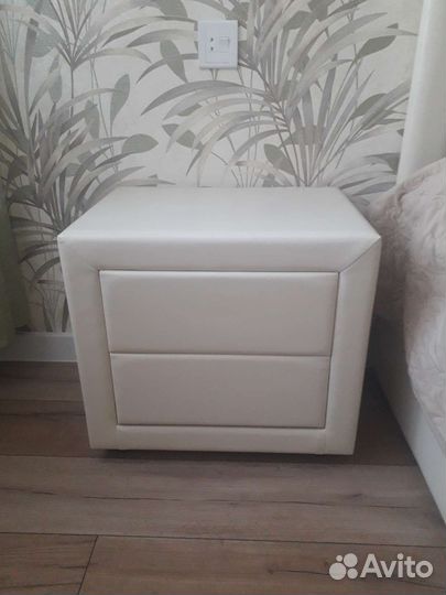 Тумба прикроватная новая