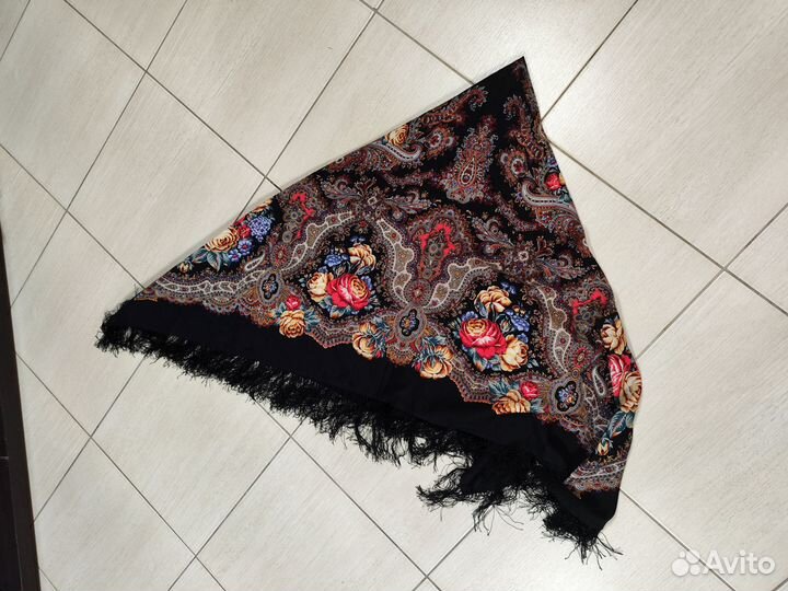 Павловопос платок Испанское вино. Платок шелк