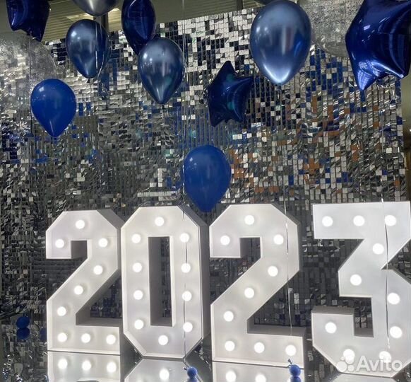 Цифры 23 с лампочками