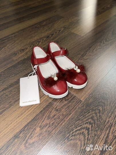 Туфли новые для девочки 26 размер