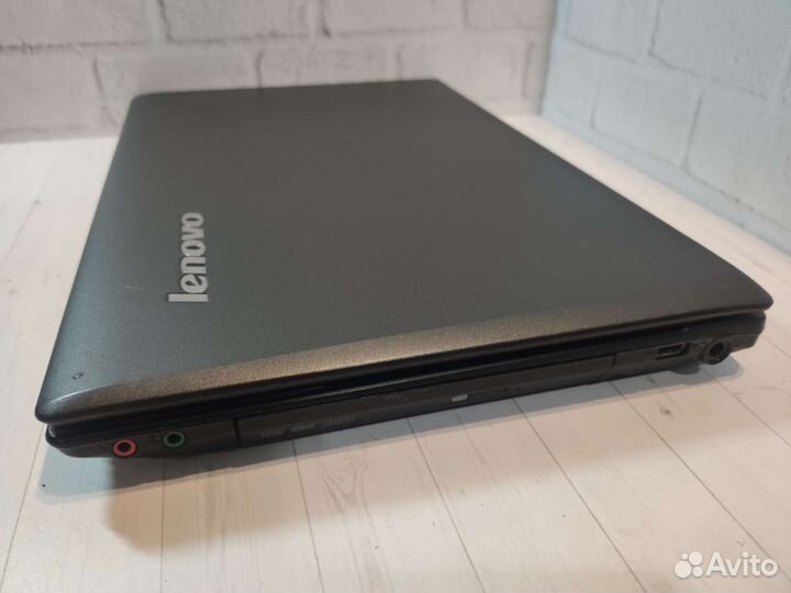 Ноутбук Lenovo 4 ядра 4/240Гб SSD/Озу 4гб