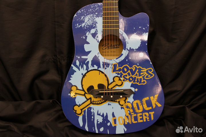 Гитара с красивым принтом