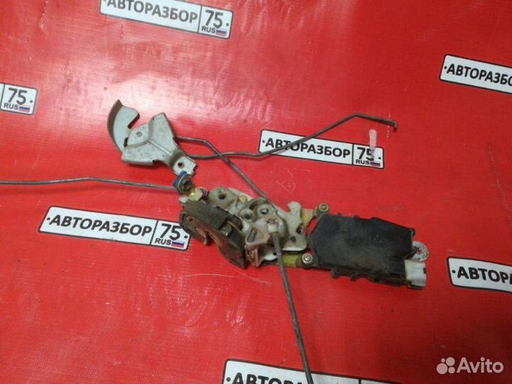 Замок двери передний правый Subaru Forester SF5