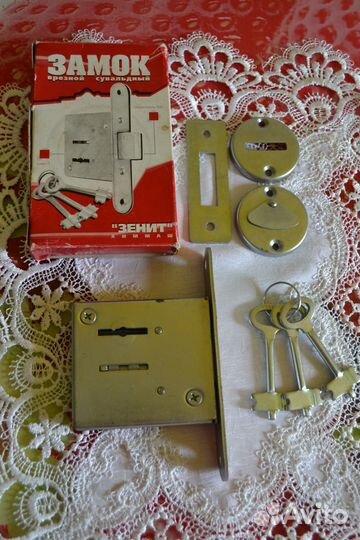 Замок врезной новый