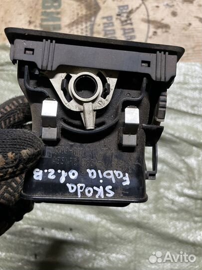 Дефлектор воздушный левый SKoda Fabia 1