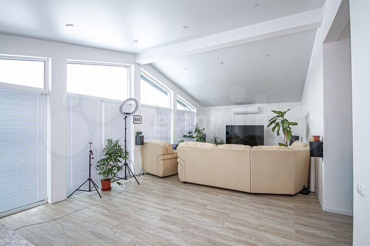 Дом 186,1 м² на участке 6 сот.