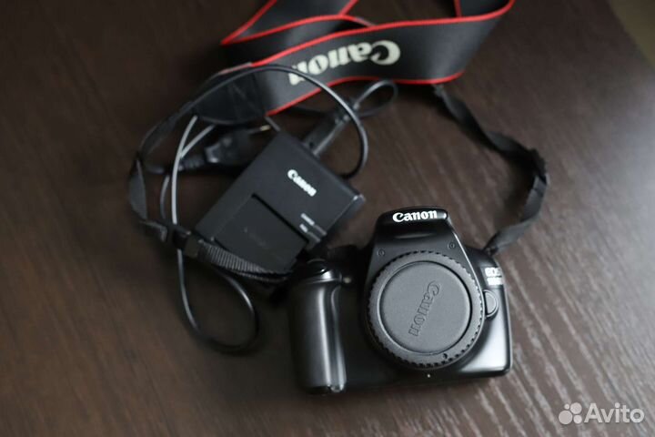 Зеркальный фотоаппарат Canon EOS 1100D