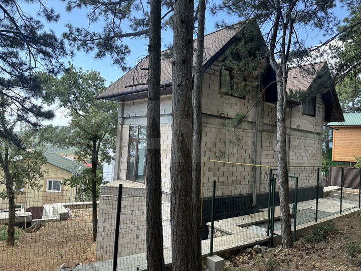 Дом 210 м² на участке 6 сот.