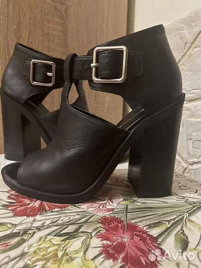 Босоножки Windsor Smith