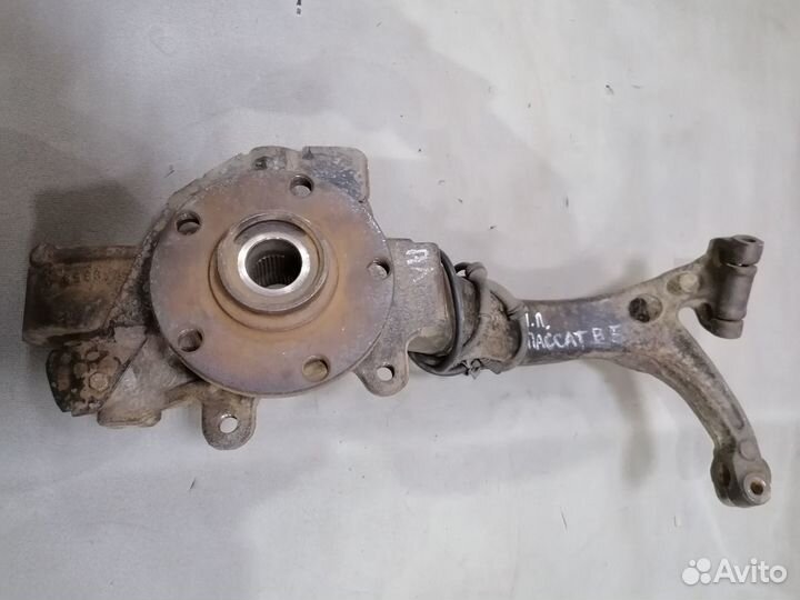 Kулак поворотн.перед.лев.Volkswagen Passat B5 1999