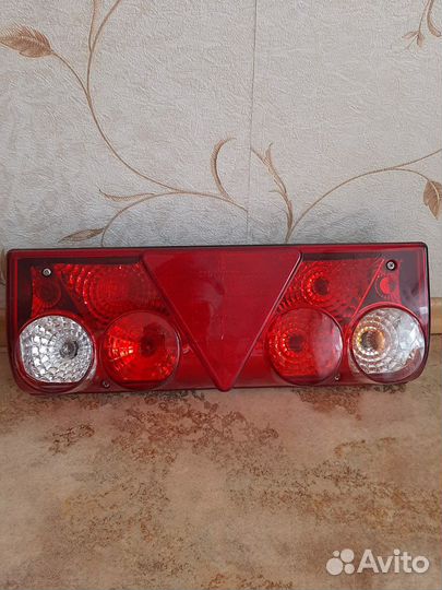 Заднии фонари на прицеп тягача