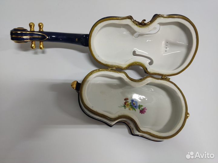 Антикварная шкатулка в виде Скрипки