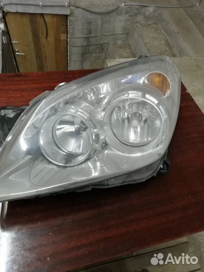 Opel Astra H фара левая
