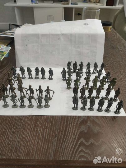 Киндер солдатики