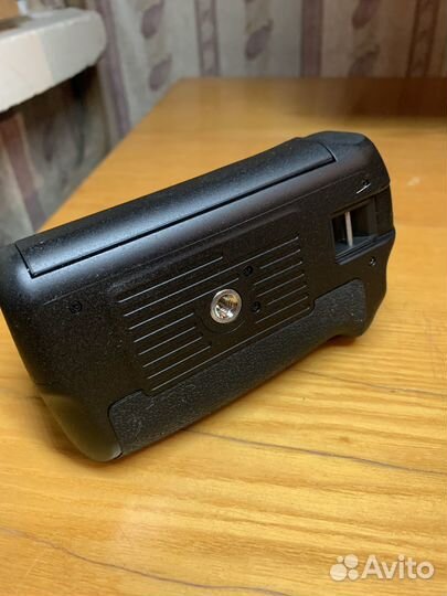 Батарейная ручка на Canon EOS 77D/800D