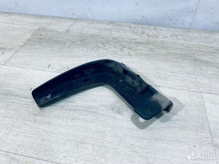 Брызговик передний правый Hyundai Solaris седан