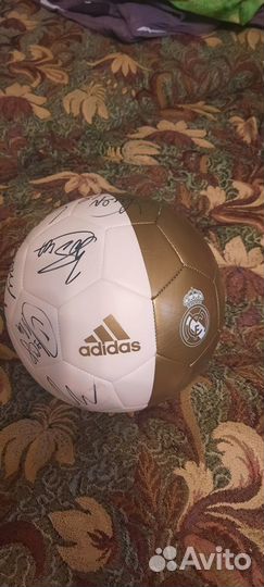 Футбольный мяч с автографами фк 