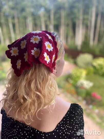 Цветочная вязаная косынка