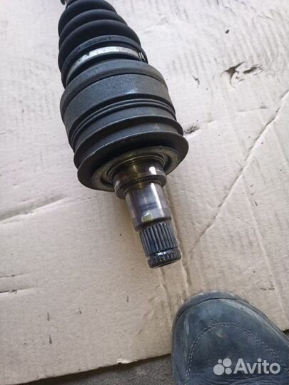 Привод передний левый Toyota Sequoia UCK45 2UZ-FE