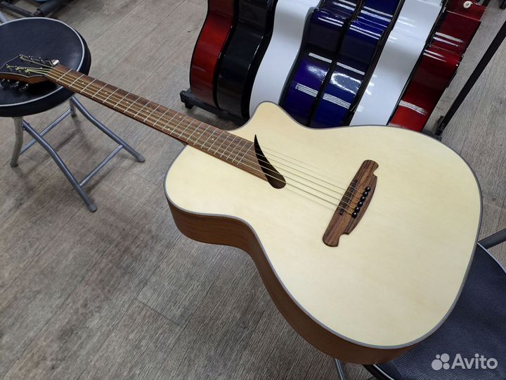 Гитара акустическая с металлическими струнами