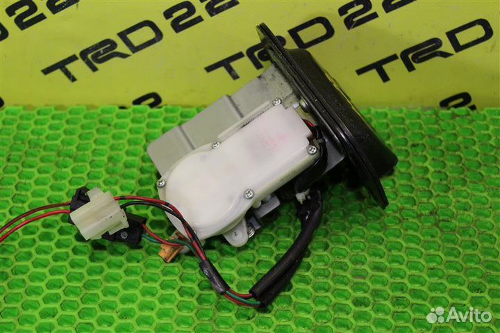 Замок багажника задний Mazda Bongo SK82MN F8