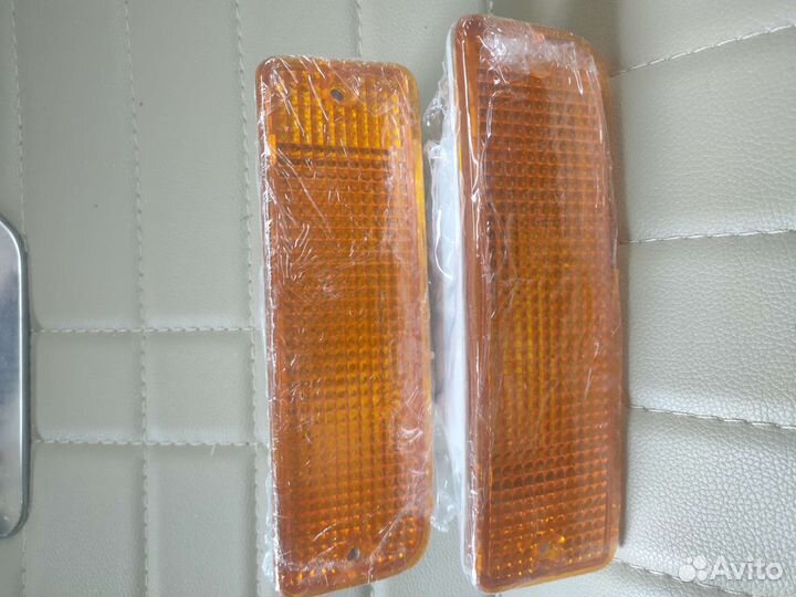 Поворотник на бампере hilux rn55