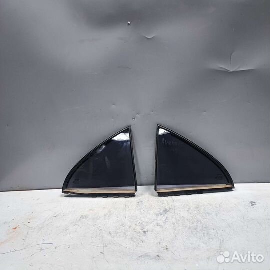 Форточка задней двери Toyota avensis 250