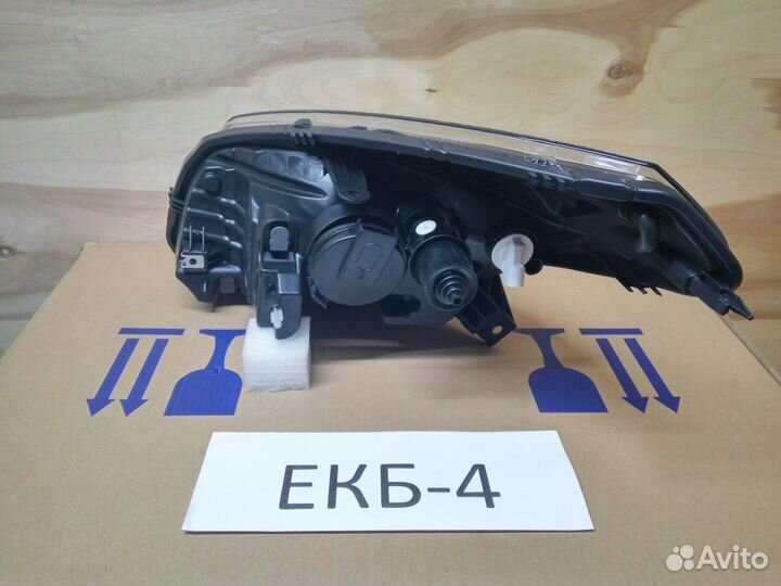 Фара правая Renault Sandero 1 2009-2014