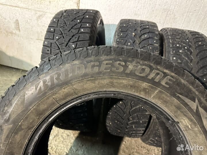Bridgestone Blizzak Spike-02 SUV 215/65 R16