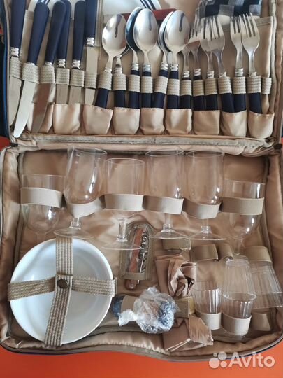 Термосумка и комплект посуды Camping World