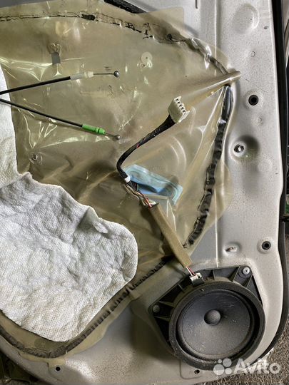 Стекло заднее левое на Toyota RAV4