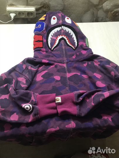 Продам зипку Bape