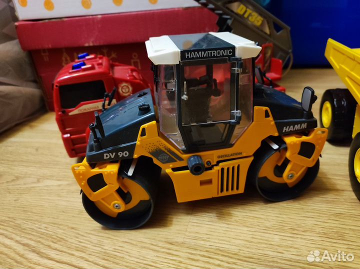 Машинки для мальчика игрушки