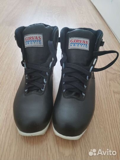 Лыжные ботинки