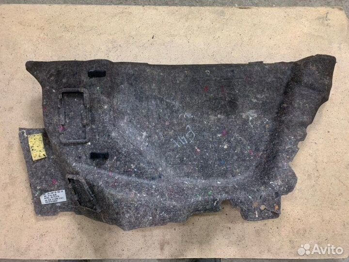 Обшивка багажника задняя левая Ford Focus 3