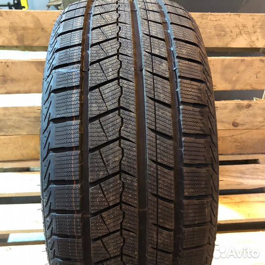 Roadmarch Snowrover 868 205/50 R17 93H