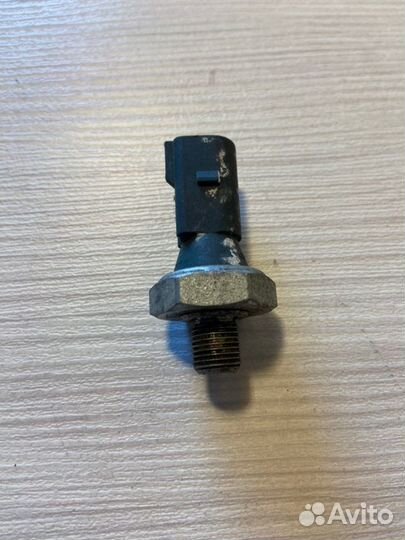 Датчик давления масла Volkswagen Polo