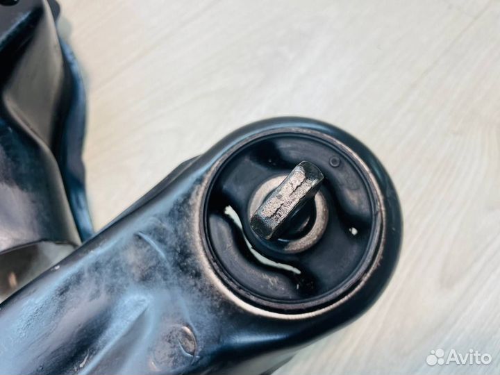 Рычаги продольные пара Mitsubishi Lancer 10